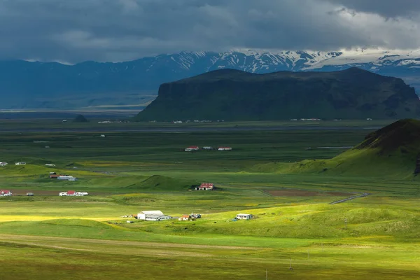 Переглянути в гірський ландшафт в Ісландії — стокове фото