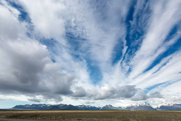 Zobrazit na islandské pláně v letním období — Stock fotografie