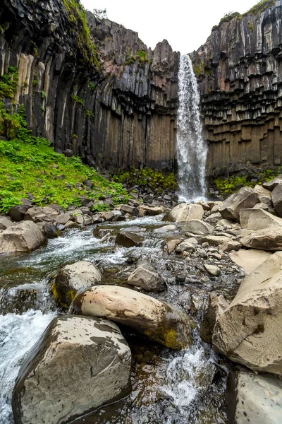 Svartifoss - найбільш мальовничий водоспад Ісландії — стокове фото