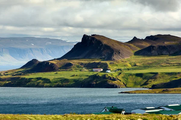 View at mountain landscape in Iceland — Stock Photo, Image