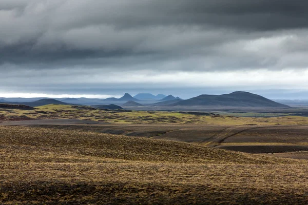 Blick auf Berglandschaft in Island — Stockfoto