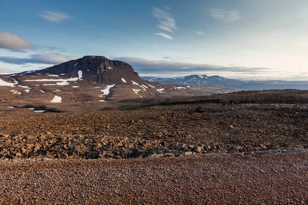 Vista al paisaje de montaña en Islandia — Foto de Stock