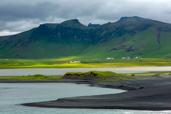 Visa på bergslandskap i Island — Stockfoto