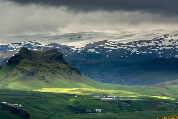 Blick auf Berglandschaft in Island — Stockfoto