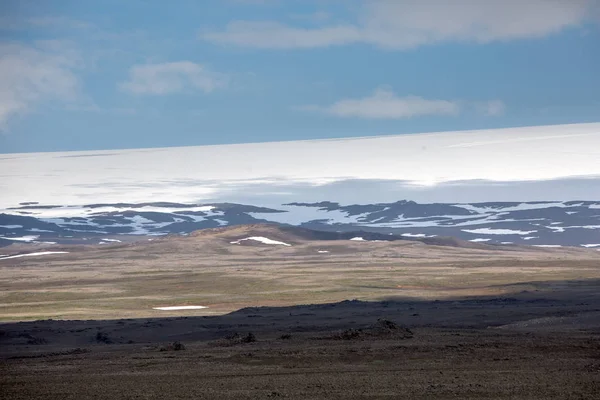 İzlanda'daki dağ manzaraya görüntülemek — Stok fotoğraf