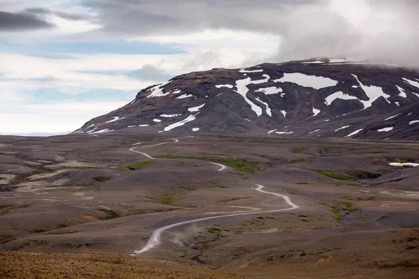 İzlanda'daki dağ manzaraya görüntülemek — Stok fotoğraf