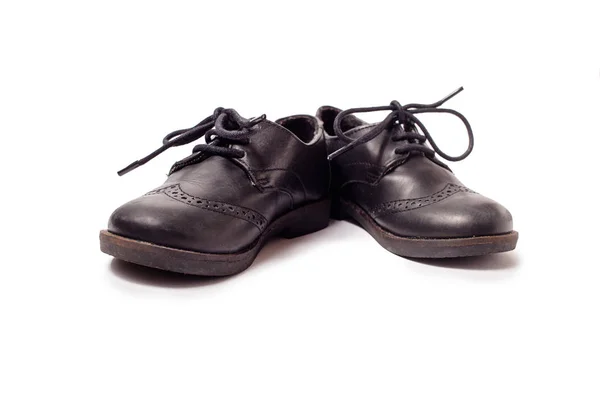 Černé kožené boty nosí na bílém pozadí — Stock fotografie