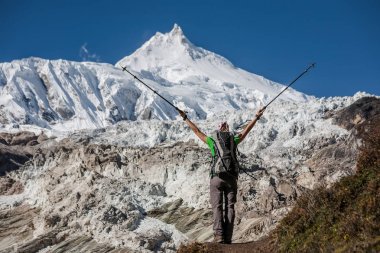 Manaslu devre buzulda Manaslu önünde Trekker trek N