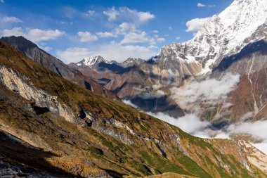 Manaslu devre üzerinde Valley trek Nepal'de