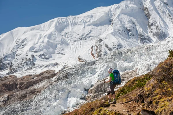 Manaslu devre buzulda Manaslu önünde Trekker trek N