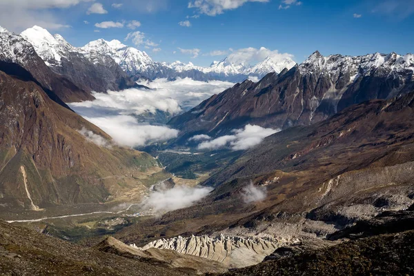 Blick auf das Manaslu-Tal in Nepal — Stockfoto