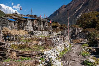 Yüksek Himalalya dağlarda uzak köy