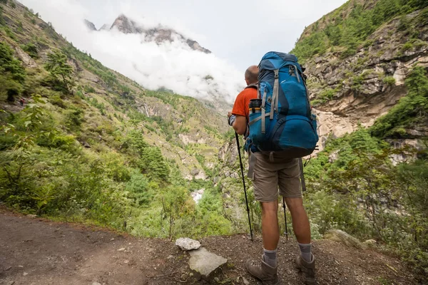 Trekker Unteren Himalaya — Stockfoto