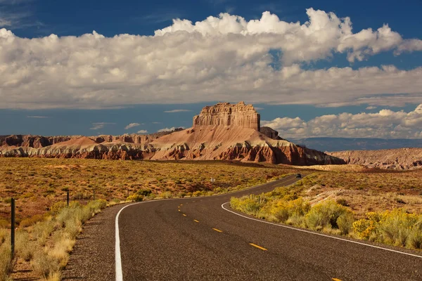 Spektakulära landskap vid ingången till Goblin valley state pa — Stockfoto