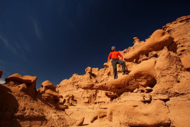Uzun yürüyüşe çıkan kimse cin valley State Park Utah, ABD