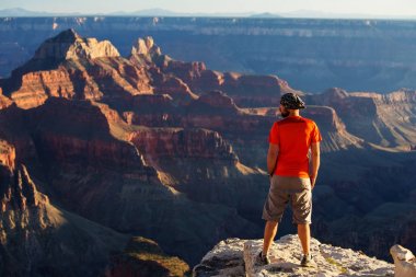 Bir uzun yürüyüşe çıkan kimse Büyük Kanyon Milli Parkı, Kuzey jant, Arizona, U '