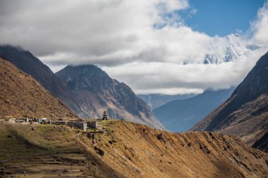 Manaslu devre üzerinde Valley trek Nepal'de