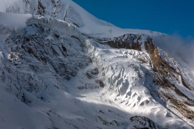 Himalaya dağlarının güzel manzarası 