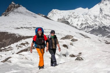 Everest saha kampı bir yolda Khumbu Vadisi'nde parkur