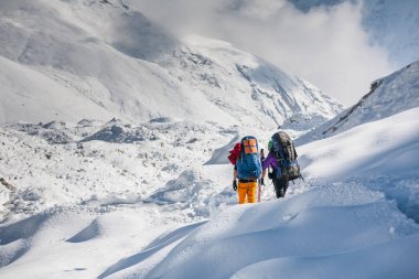 Eve giderken Gokyo buzul Khumbu Valley crossing parkur