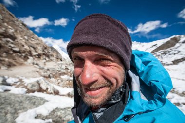 Fotoğraf makinesi portre Khumbu Valley Eve giderken, Trekkersmiles