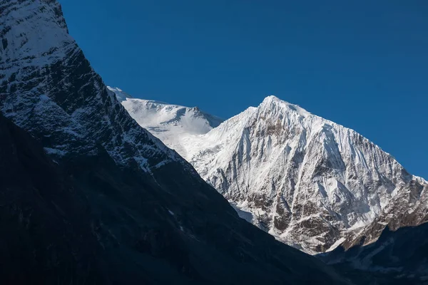 Údolí na okruhu, Manaslu trek v Nepálu — Stock fotografie