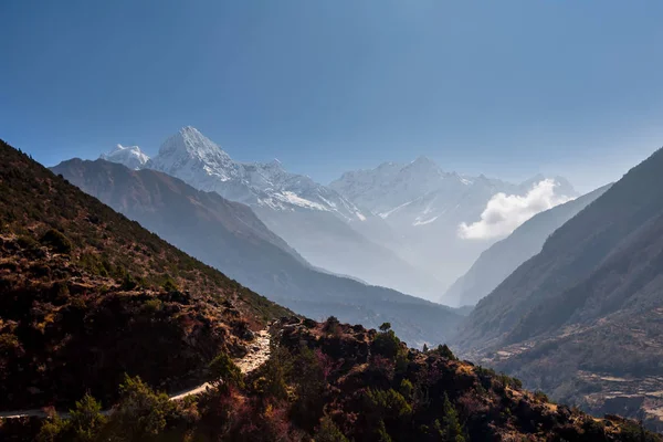 Hermoso paisaje de montañas del Himalaya — Foto de Stock