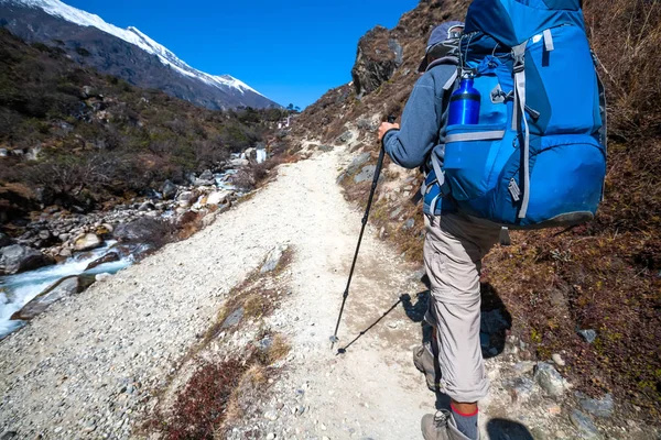 Renjo La át közeledik egy módja annak, hogy az Everest Base camp Trekker — Stock Fotó