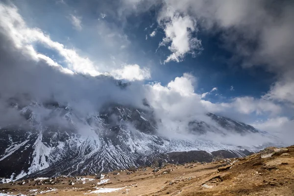 Prachtig landschap van Himalaya bergen — Stockfoto