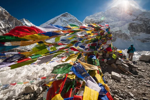 Be flaggor i Everest basläger — Stockfoto