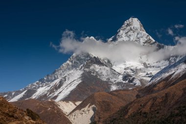 Nepal, Himalayalar Khumbu Vadisi'nde Amadablam tepe