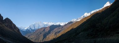 Manaslu devre üzerinde Valley trek Nepal'de