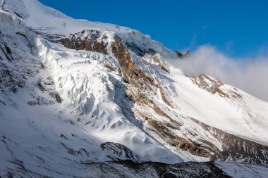 Himalaya dağlarının güzel manzarası 