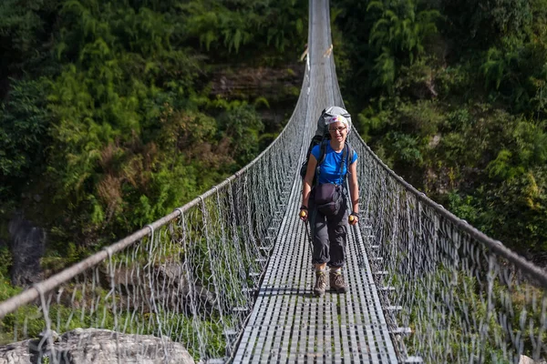 Trekker in lower Himalayas — Stock Photo, Image