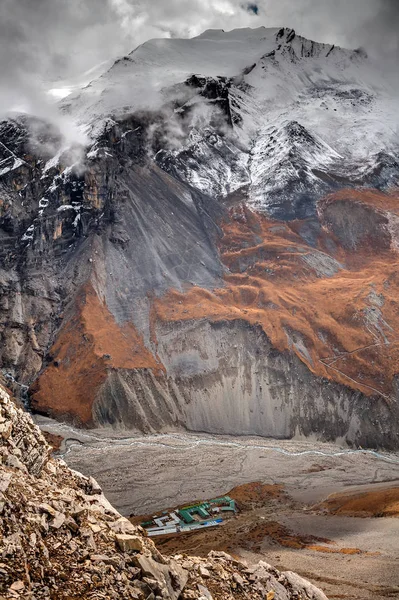 Valley on Annapurna circuit trek — Stock Photo, Image