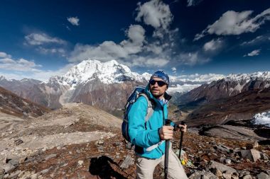 Uzun yürüyüşe çıkan kimse Manaslu Merkez kampına Himalayalar dağlık climbig olduğunu 