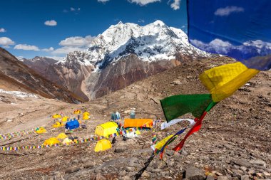 Manaslu Dağı Nepal dağlık aşağıda ana kamp
