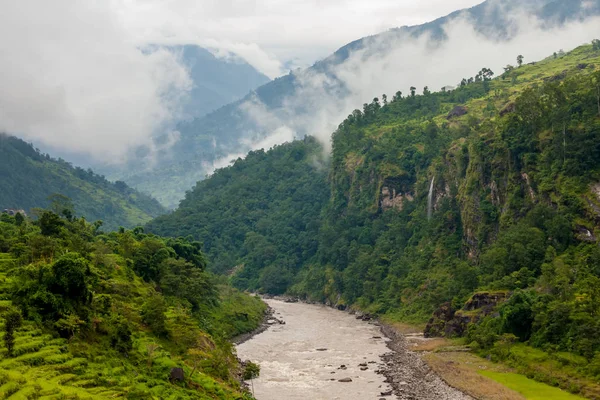 Prachtig landschap van bergen van de Himalaya op Manaslu circuit — Stockfoto