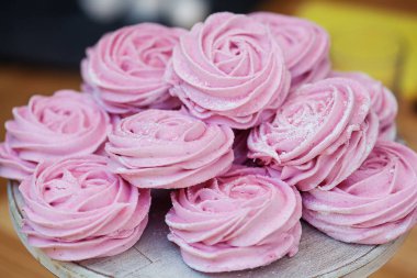 Beyaz masa portre, hatmi