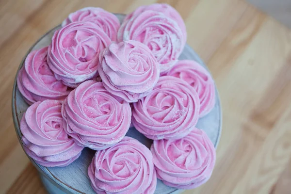 Marshmallow at white table closeup — Stock Photo, Image