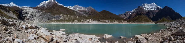 Beautiful panoramic landscapes of Himalaya mountains along Manas — Stock Photo, Image