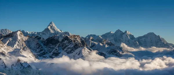 Grote panoramische landschappen van de Himalaya in de Khumbu Vallei — Stockfoto