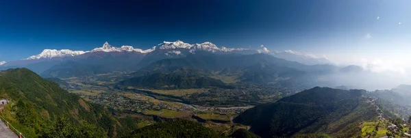 Panoramic view to the Himalayas from Sarangkot hill near Pokhara — Stock Photo, Image