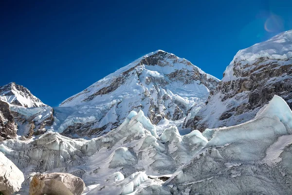 Pohled na hory z Everest základní tábor — Stock fotografie
