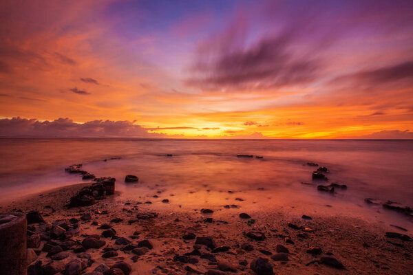 Вид на Индийский океан в Индонезии, остров Ломбок
