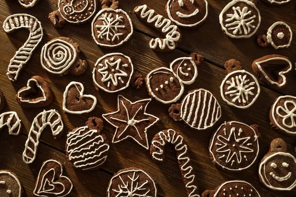 Ginger de Natal caseiro tradicional e biscoitos de chocolate deco — Fotografia de Stock