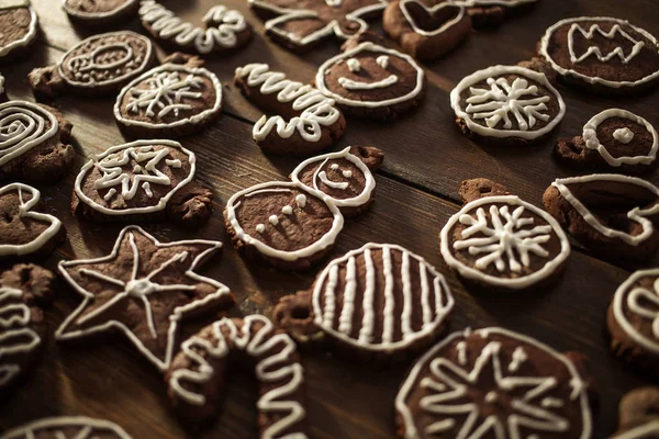Traditionella hemlagade jul ingefära och choklad cookies deco — Stockfoto