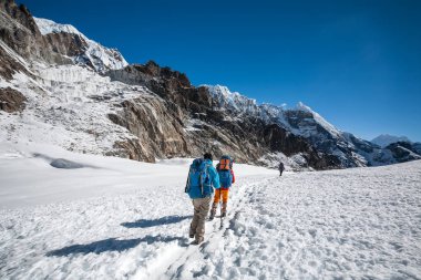 Cho La geçiş yürüyüşçülerin Everest bölgesinde, Nepal geçmek