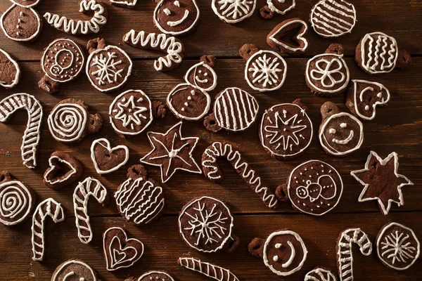 Tradiționale de casă ghimbir de Crăciun și ciocolată cookie-uri deco — Fotografie, imagine de stoc