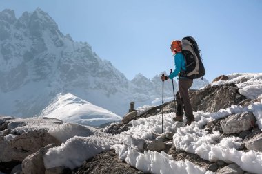 Eve giderken Gokyo buzul Khumbu Valley crossing parkur